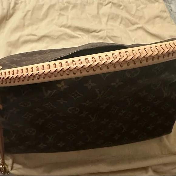 Louis Vuitton Artsy - Picture 2 of 16